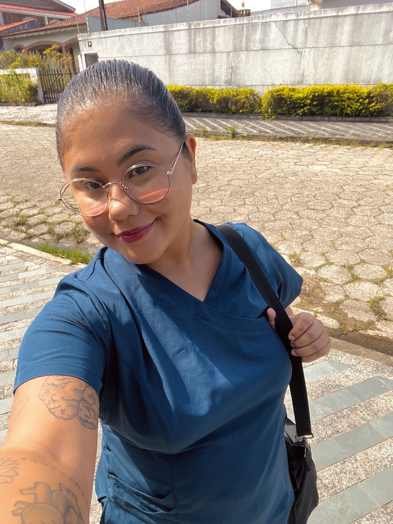 Dayane Marques a caminho de um atendimento domiciliar em Peruíbe
